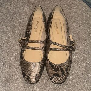 Kenneth Cole Mackenzie Mary Jane Flat